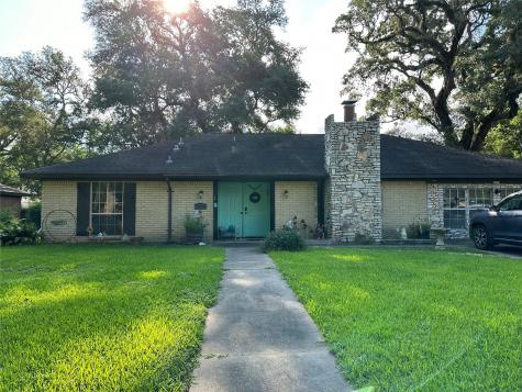 217 Narcissus Street Lake Jackson TX 77566