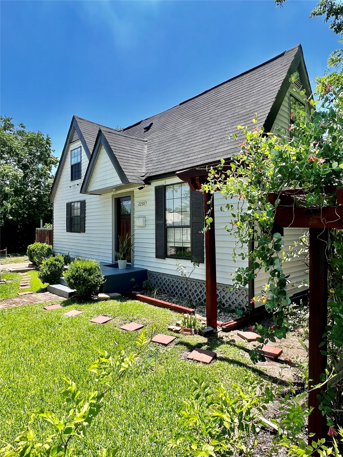 2230 Des Jardines Street Houston TX 77023