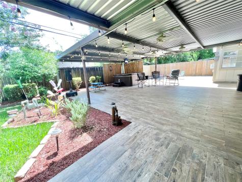 8009 Dellanera Drive Hitchcock TX 77563