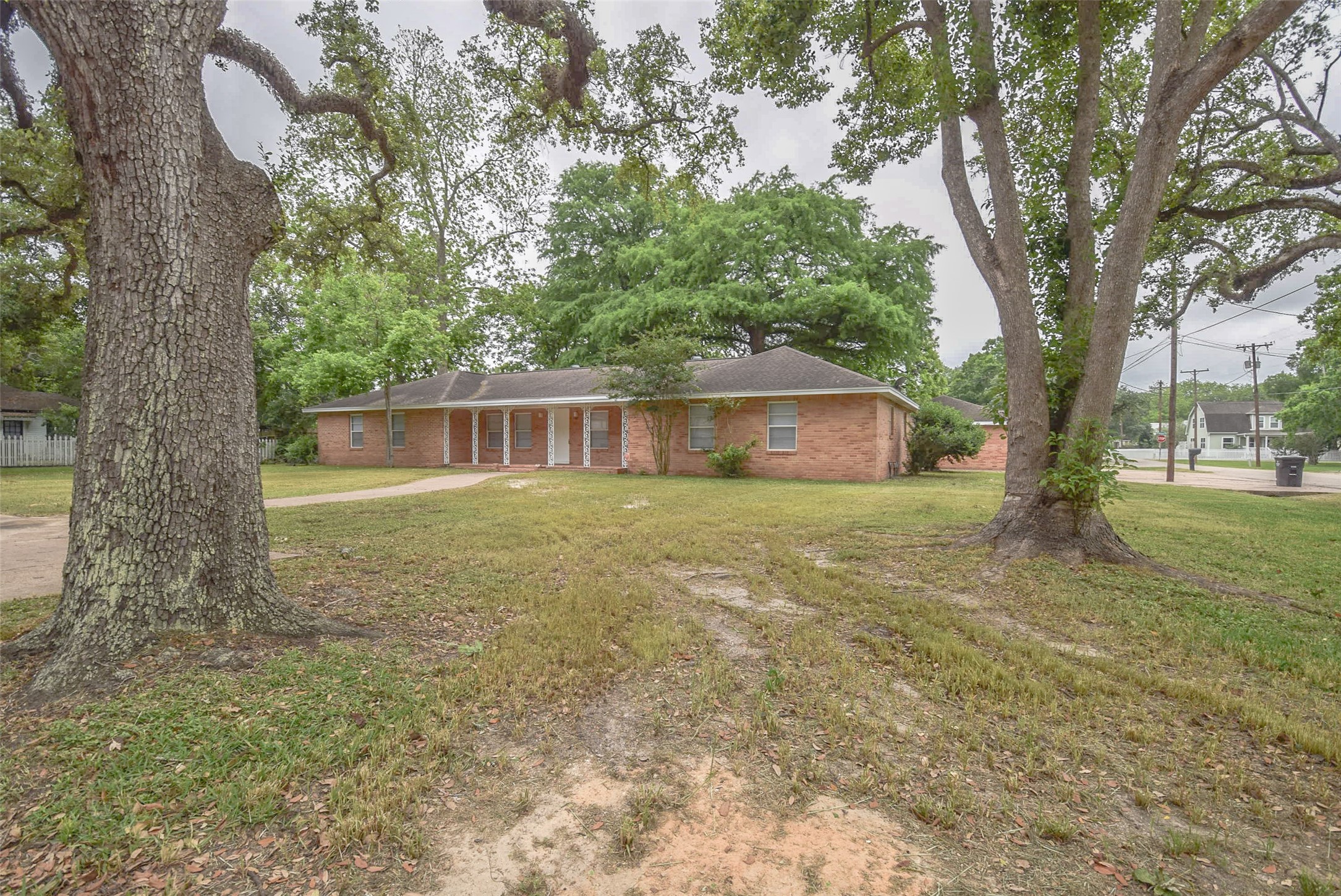 302 S Lee Street Alvin TX 77511