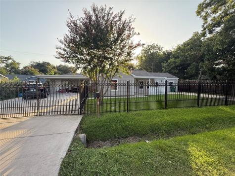 5701 Luna Street Houston TX 77076