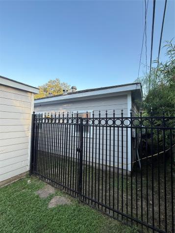 5701 Luna Street Houston TX 77076