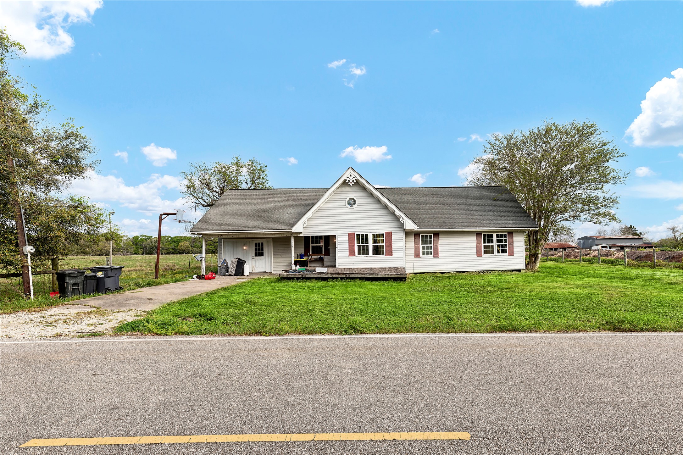 1459 County Road 376 West Columbia TX 77486