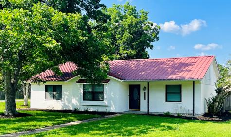 1403 Avenue F Danbury TX 77534