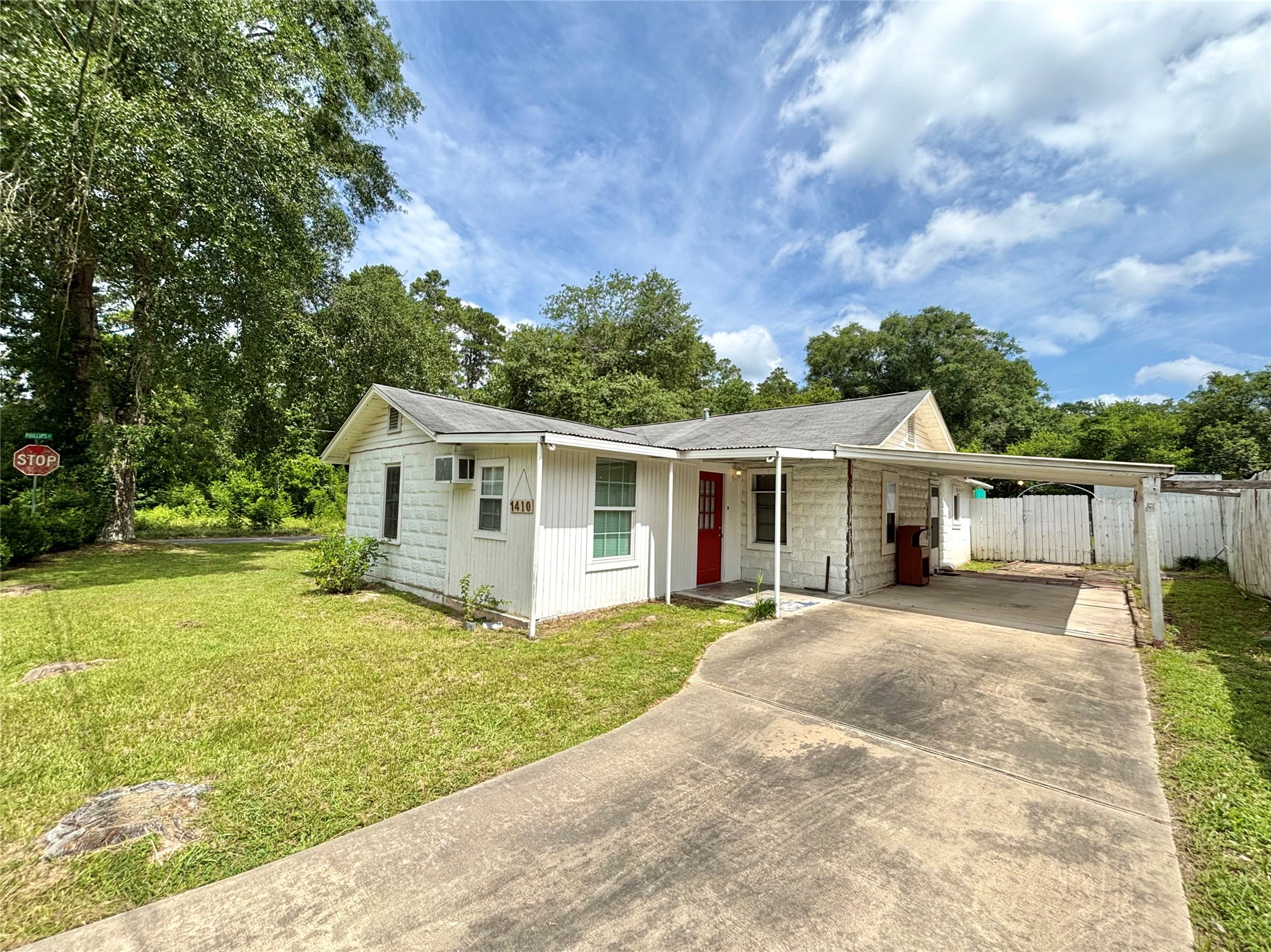 1410 W Pavillion Street Woodville TX 75979