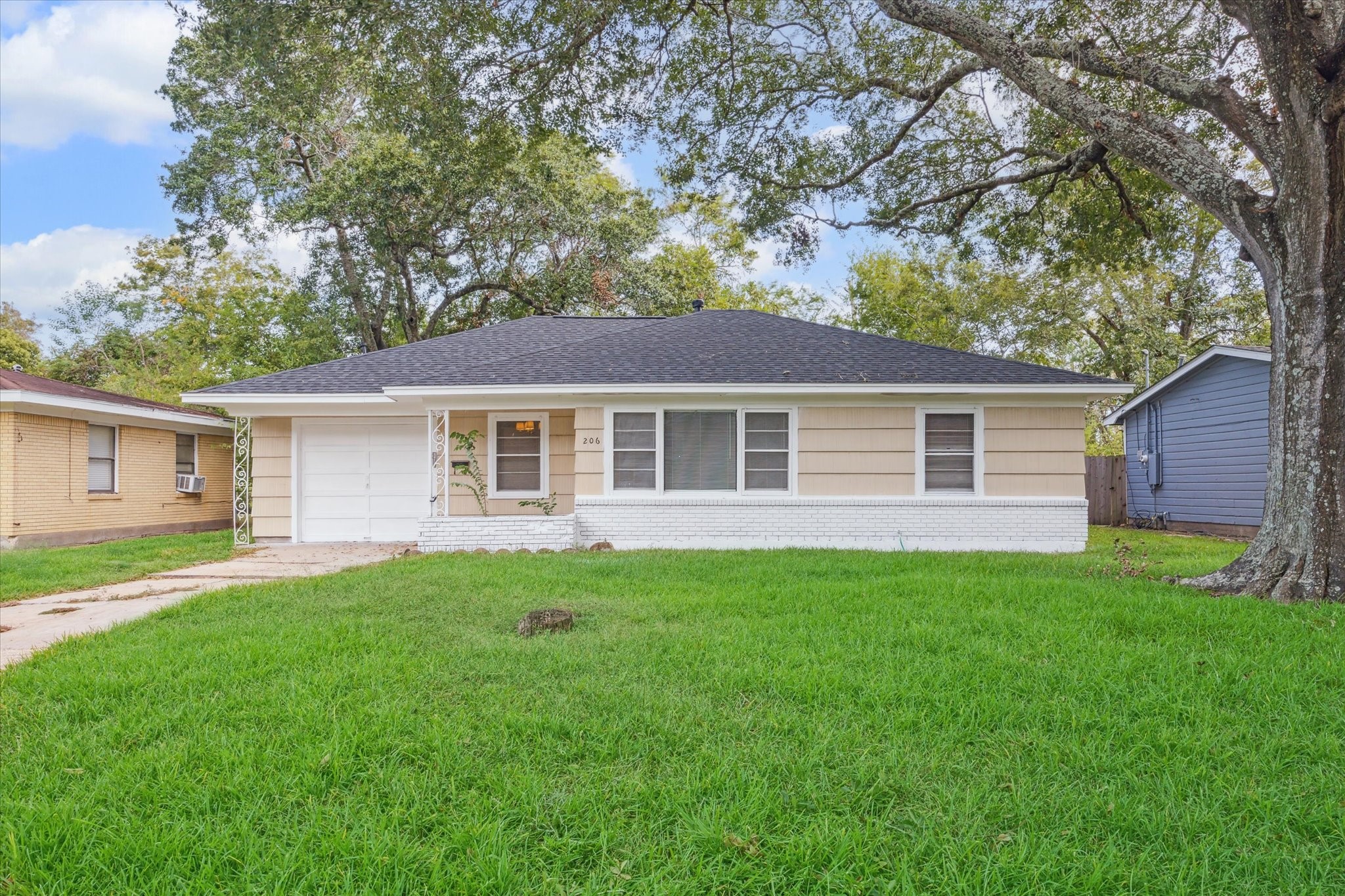 206 S Pin Oak Drive Texas City TX 77591