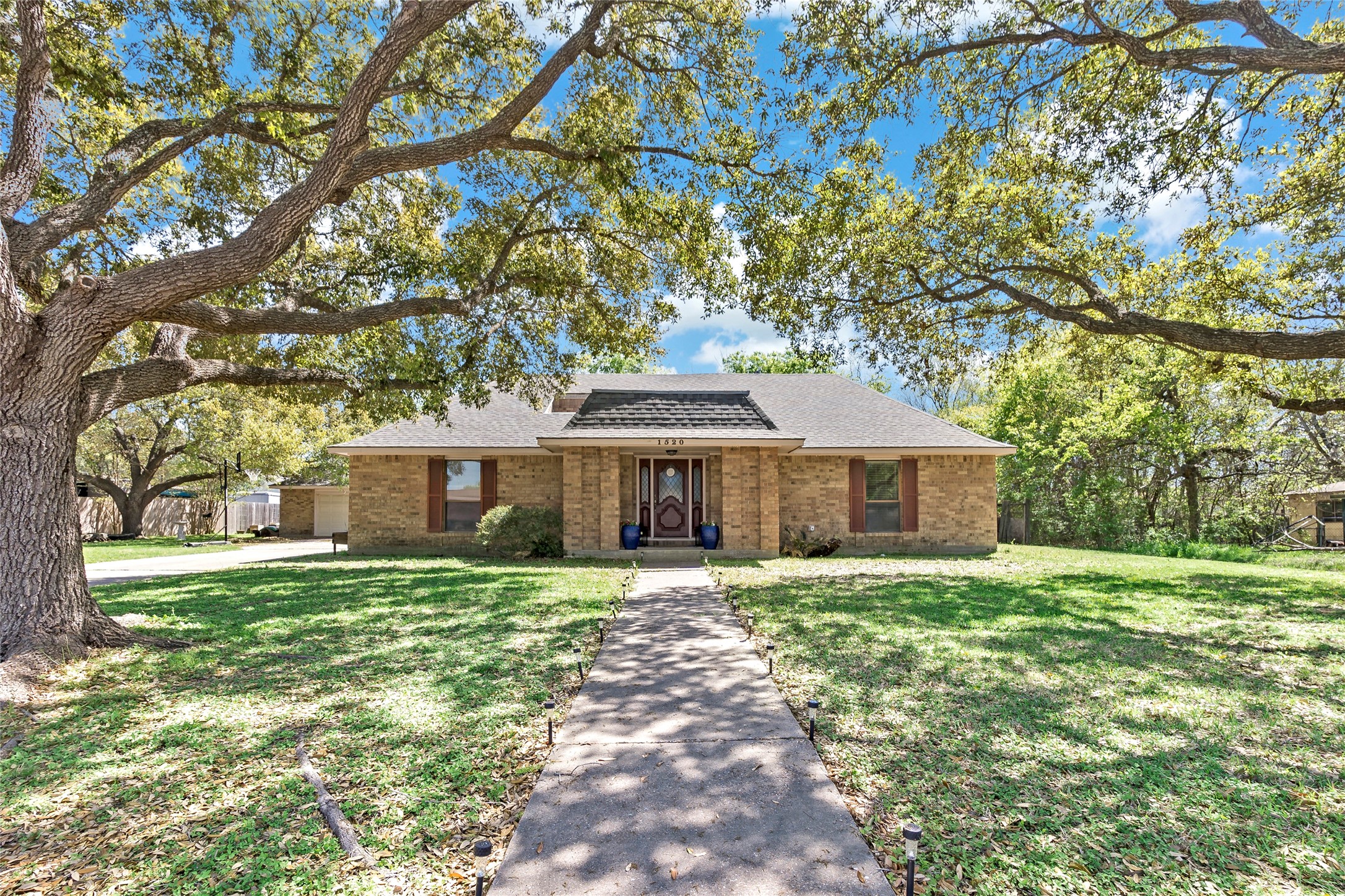 1520 Sycamore Street Navasota TX 77868