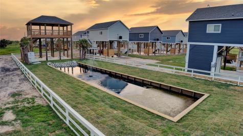 1047 Victoria Lane Gilchrist TX 77617
