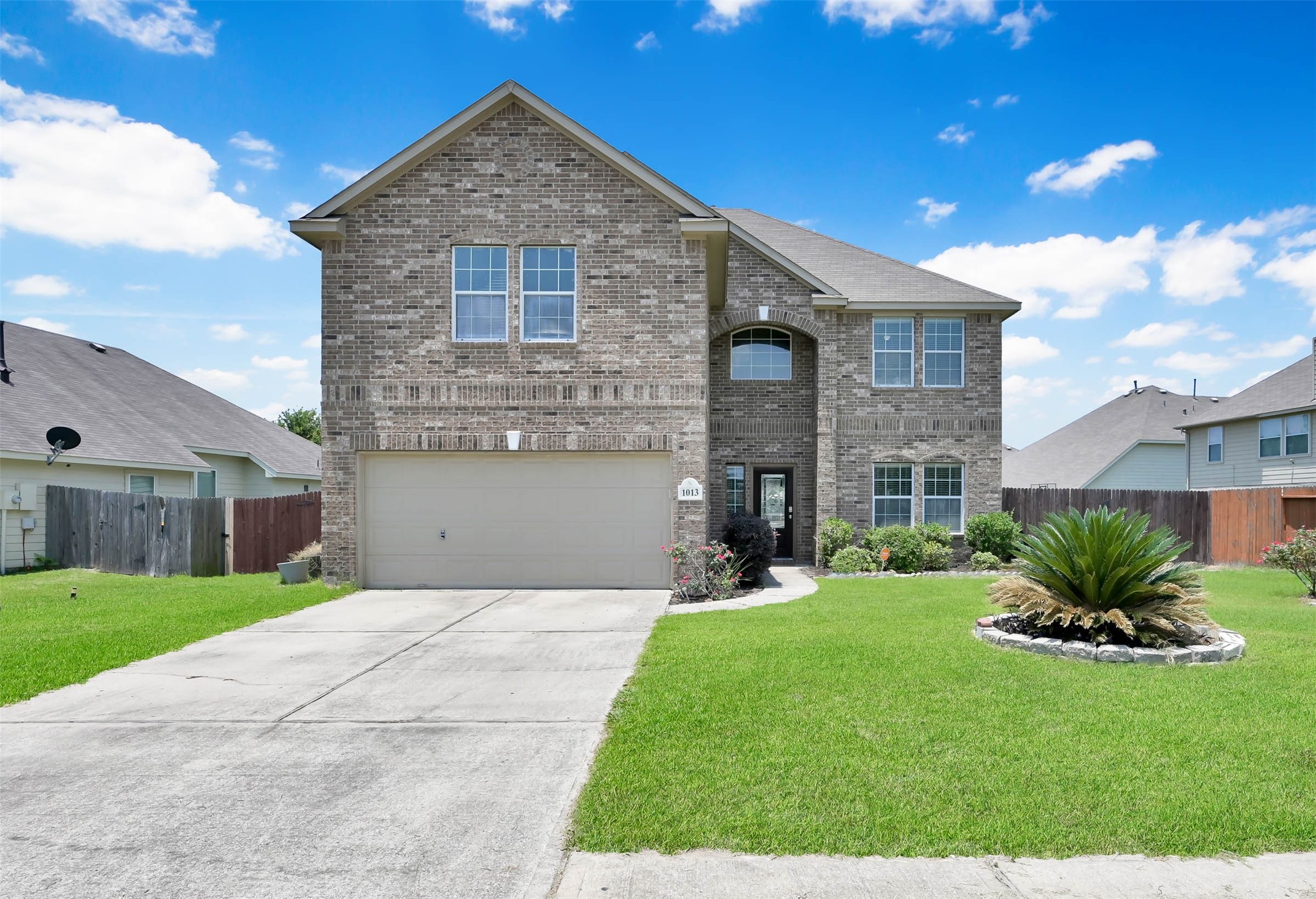 1013 Shadow Glenn Drive Conroe TX 77301