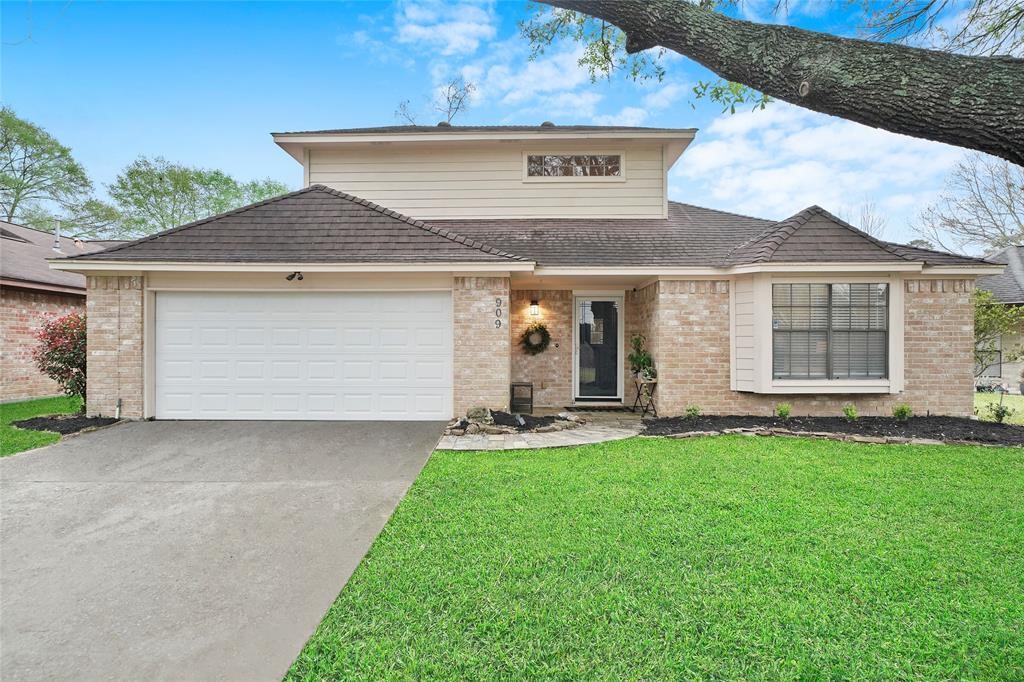 909 N Rivershire Drive Conroe TX 77304