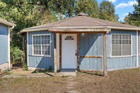 2 Tejas Street Huntsville TX 77320