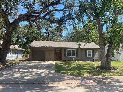 207 Cypress Street Lake Jackson TX 77566