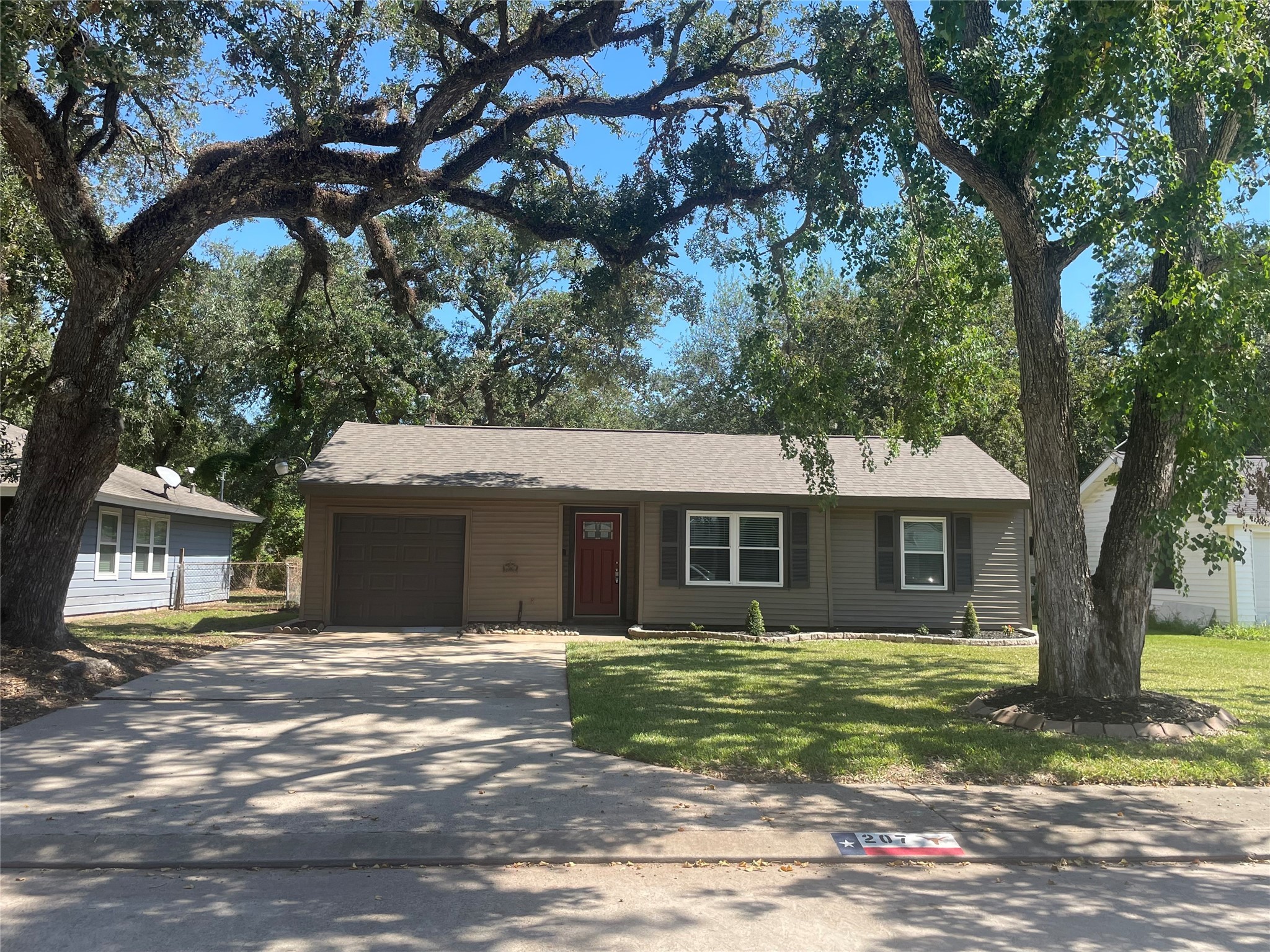 207 Cypress Street Lake Jackson TX 77566