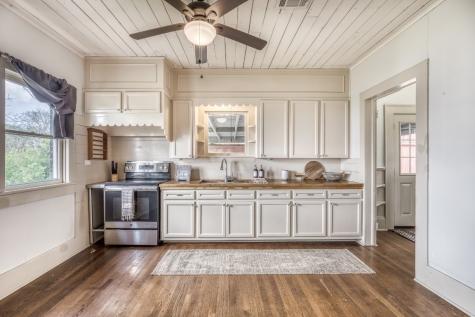 404 W Main Street Bellville TX 77418