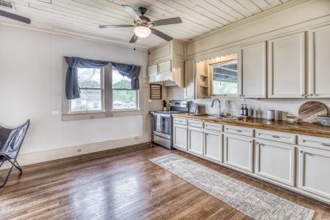 404 W Main Street Bellville TX 77418