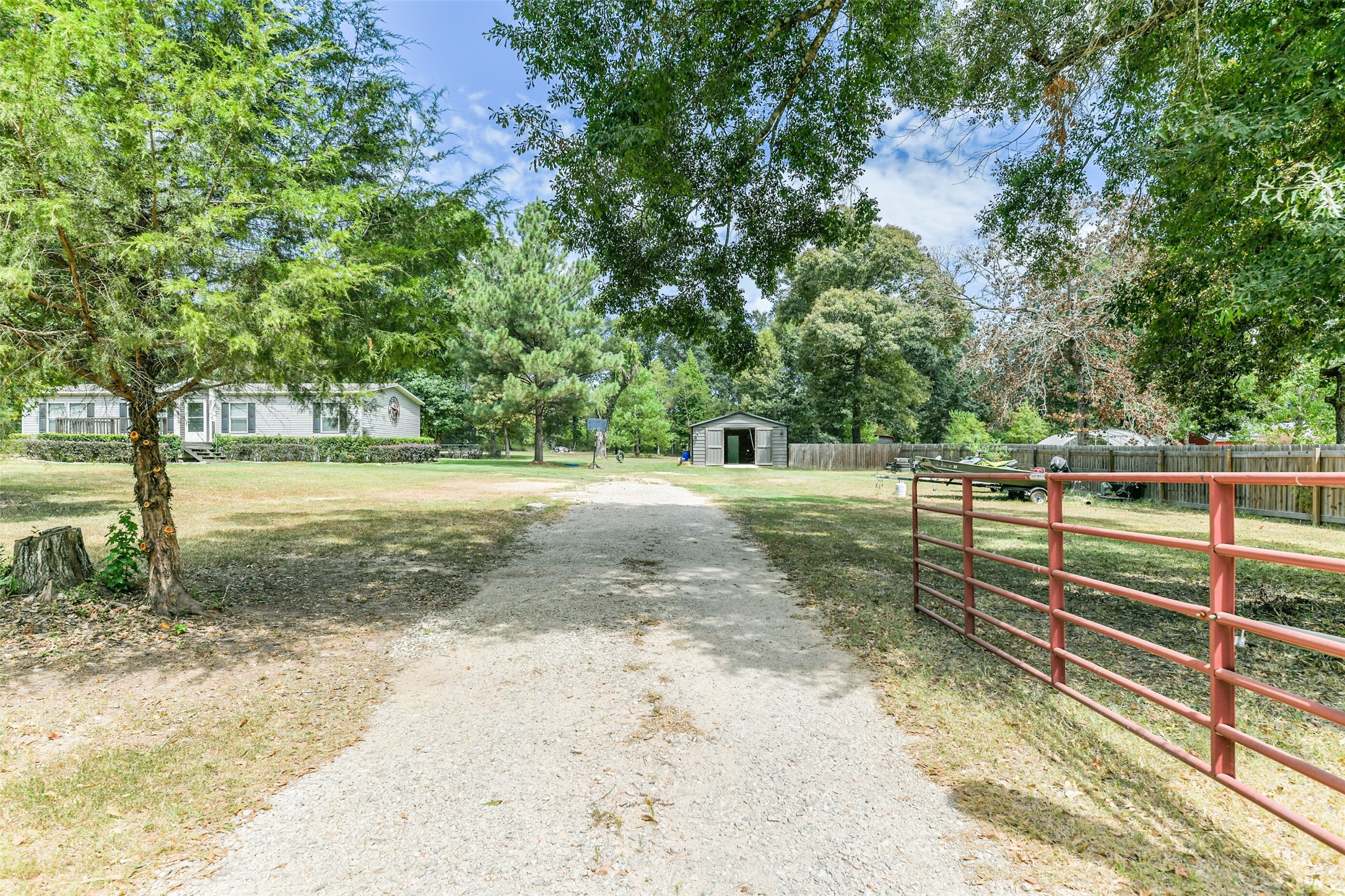 40 County Road 2180 Cleveland TX 77327