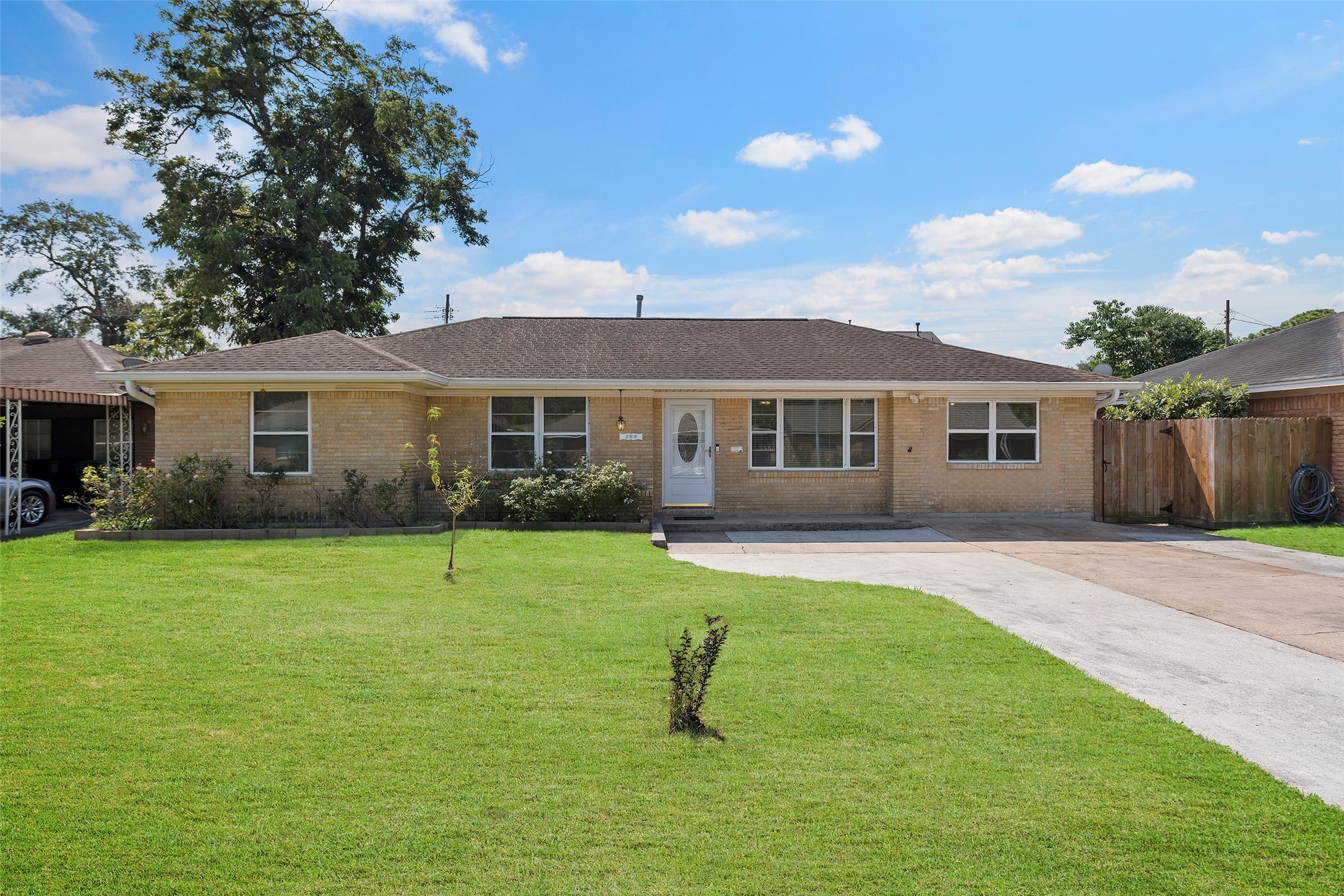 209 W Twickenham Trail Houston TX 77076