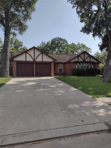 103 Cottonwood Street Lake Jackson TX 77566
