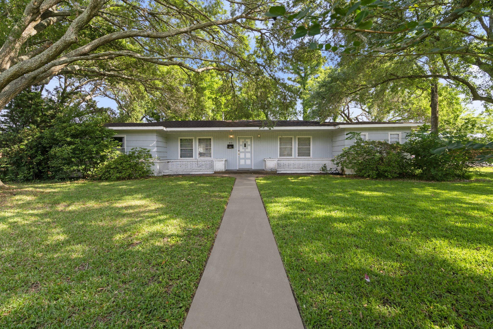 815 Iwo Street Alvin TX 77511