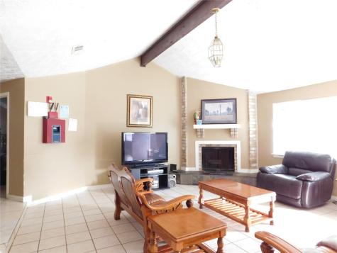 8215 Quail Hills Drive Houston TX 77489