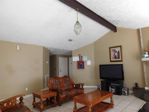 8215 Quail Hills Drive Houston TX 77489
