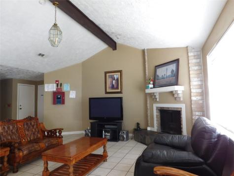 8215 Quail Hills Drive Houston TX 77489