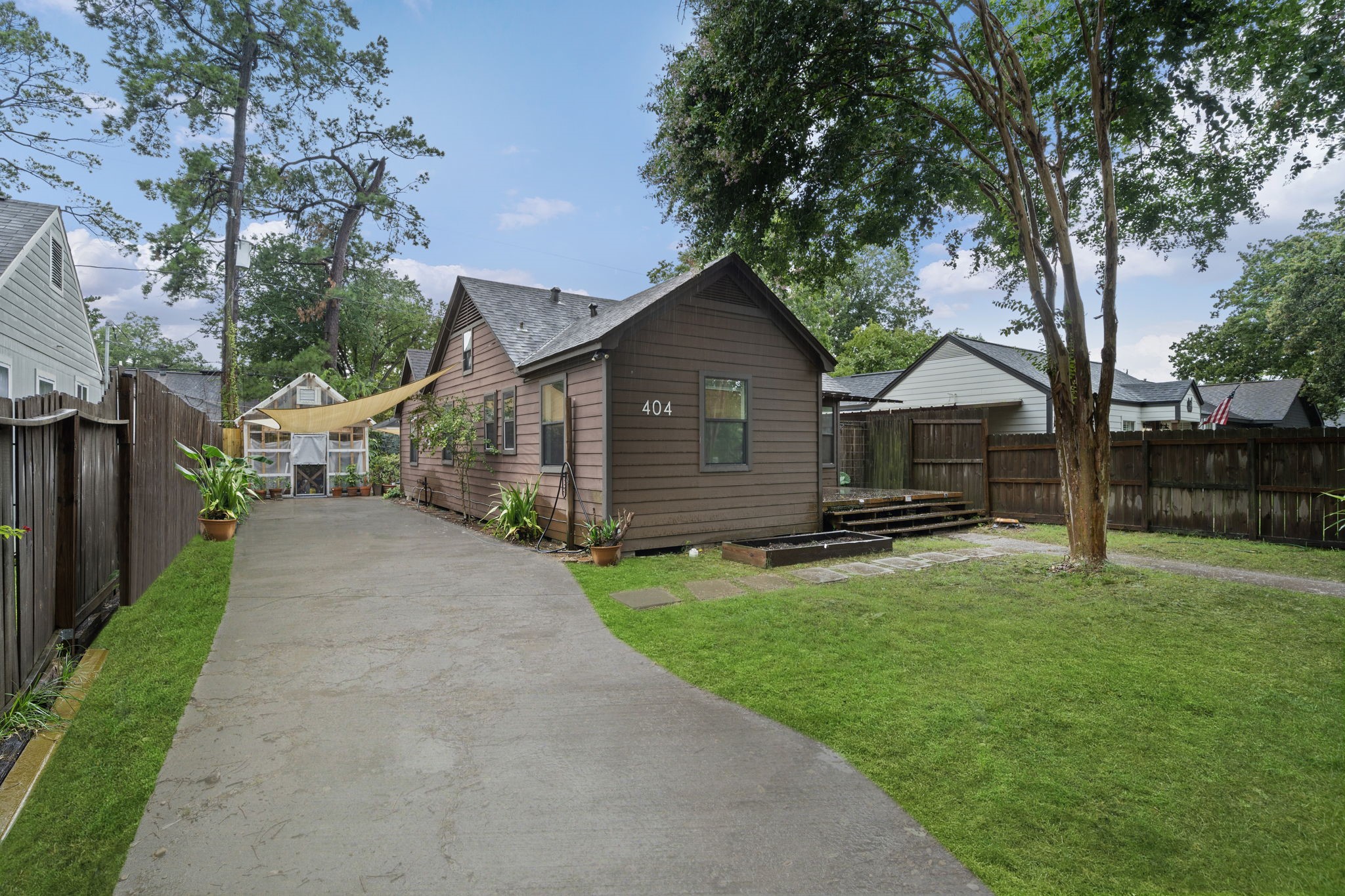 404 Canadian Street Houston TX 77009