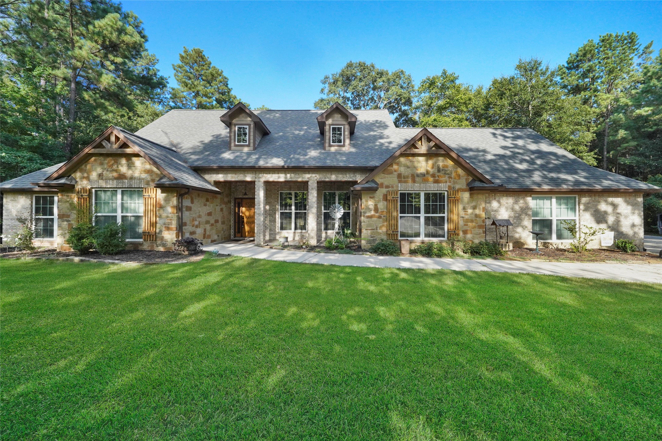 346 Grand View Huntsville TX 77340