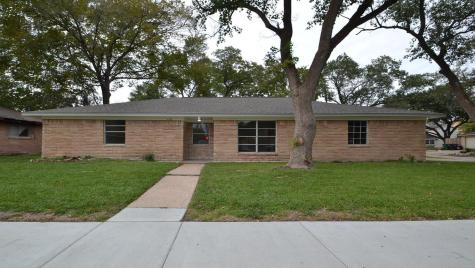 4202 Knotty Oaks Trail Houston TX 77045