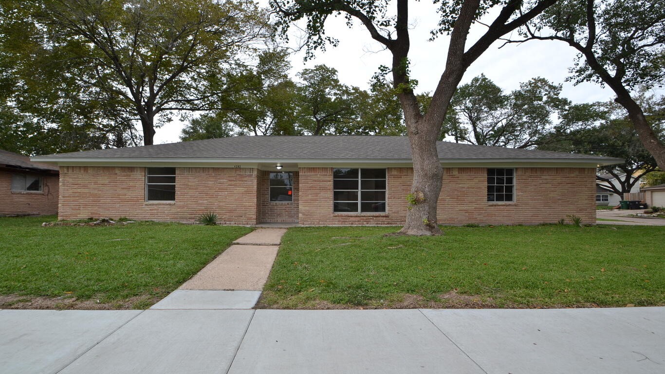 4202 Knotty Oaks Trail Houston TX 77045