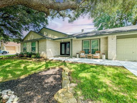 1308 Oak Hollow Drive Friendswood TX 77546