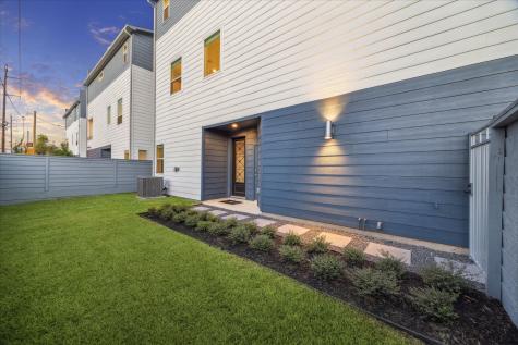 1813 Mills Street Houston TX 77026