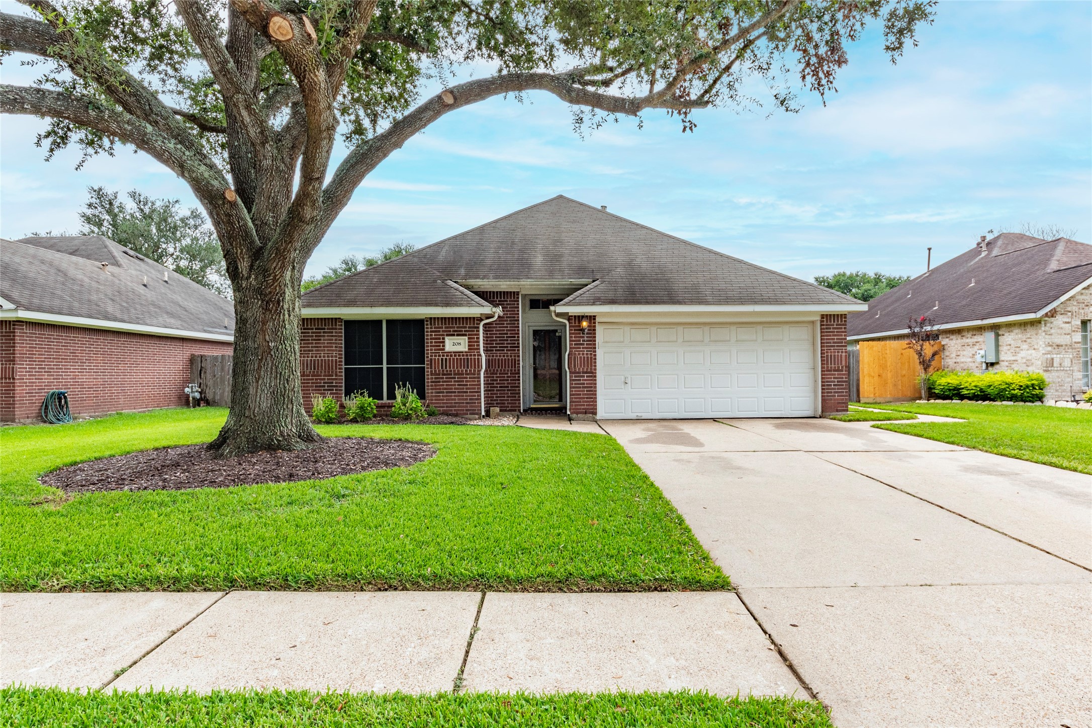 208 Briarglen Drive League City TX 77573