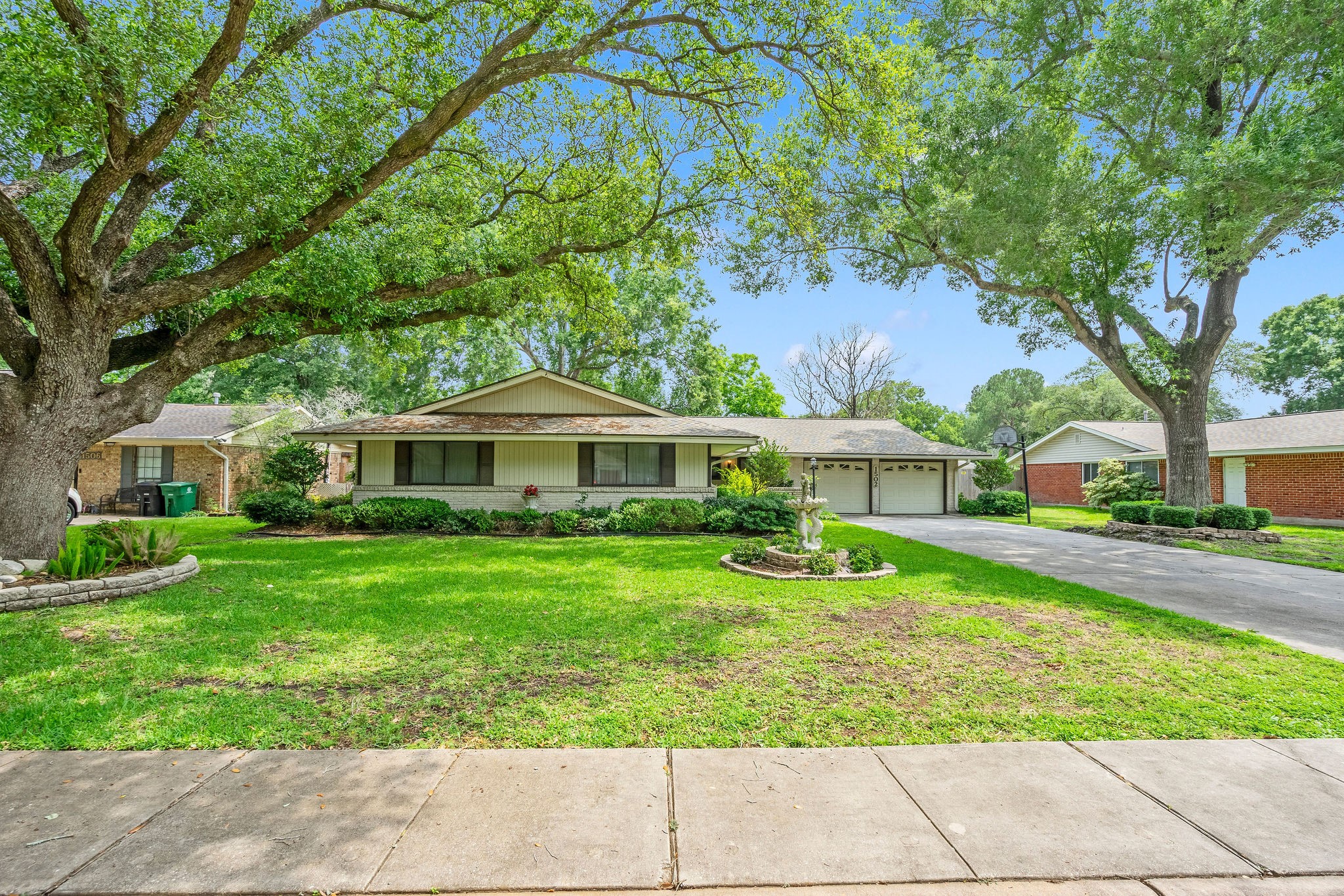 1502 Beachcomber Lane Houston TX 77062