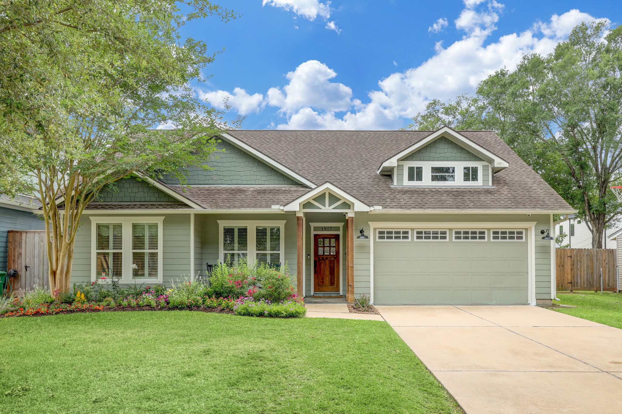 1917 Gardenia Drive Houston TX 77018