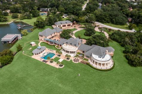401 Lakeshore Drive El Lago TX 77586