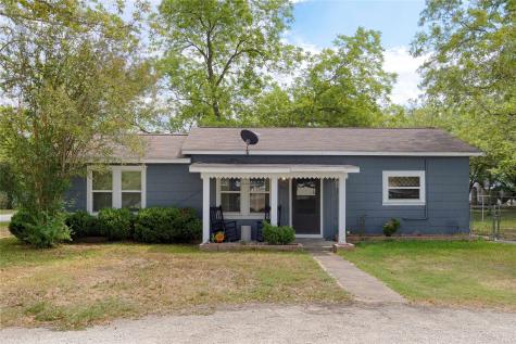 401 W Live Oak And 504 S Pecan Street Moulton TX 77975