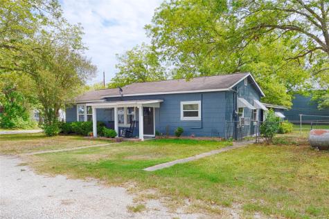 401 W Live Oak And 504 S Pecan Street Moulton TX 77975