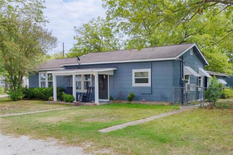 401 W Live Oak And 504 S Pecan Street Moulton TX 77975