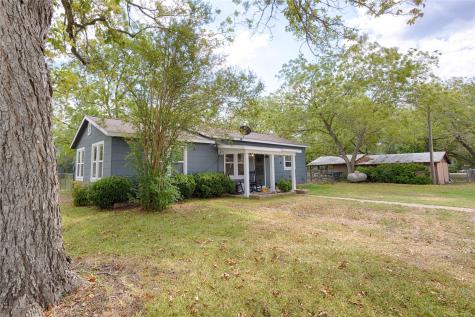 401 W Live Oak And 504 S Pecan Street Moulton TX 77975