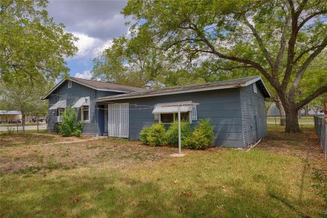 401 W Live Oak And 504 S Pecan Street Moulton TX 77975