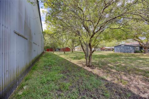 401 W Live Oak And 504 S Pecan Street Moulton TX 77975