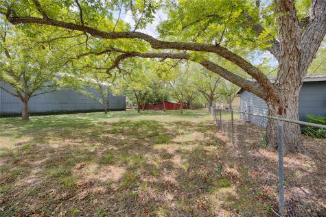 401 W Live Oak And 504 S Pecan Street Moulton TX 77975