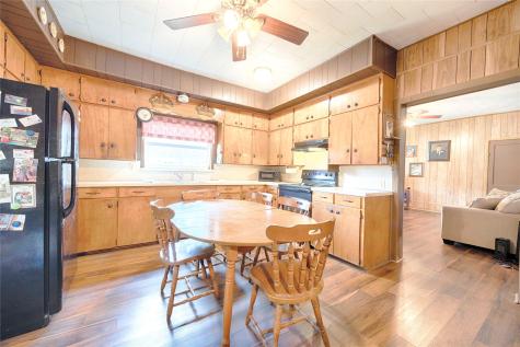 401 W Live Oak And 504 S Pecan Street Moulton TX 77975