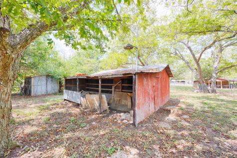 401 W Live Oak And 504 S Pecan Street Moulton TX 77975