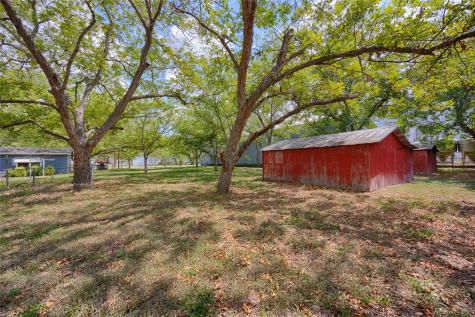401 W Live Oak And 504 S Pecan Street Moulton TX 77975