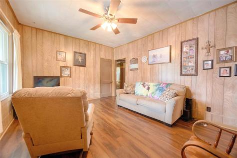 401 W Live Oak And 504 S Pecan Street Moulton TX 77975