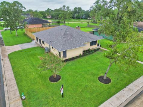 103 S Yaupon Street Lake Jackson TX 77566