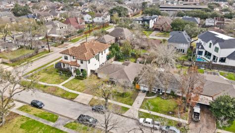 918 Wildwood Lane Bellaire TX 77401