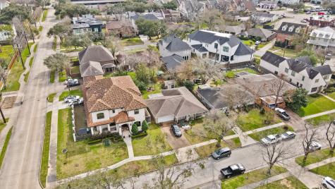 918 Wildwood Lane Bellaire TX 77401